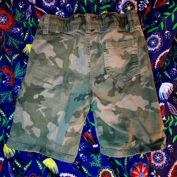 Arizona Jean Elastic Waist Pull-On Twill Camo Shorts | Boys Size Small 6/7 - Picture 2 of 2